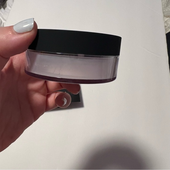 NARS LIGHT REFLECTING™ SETTING POWDER - LOOSE - Picture 7 of 10